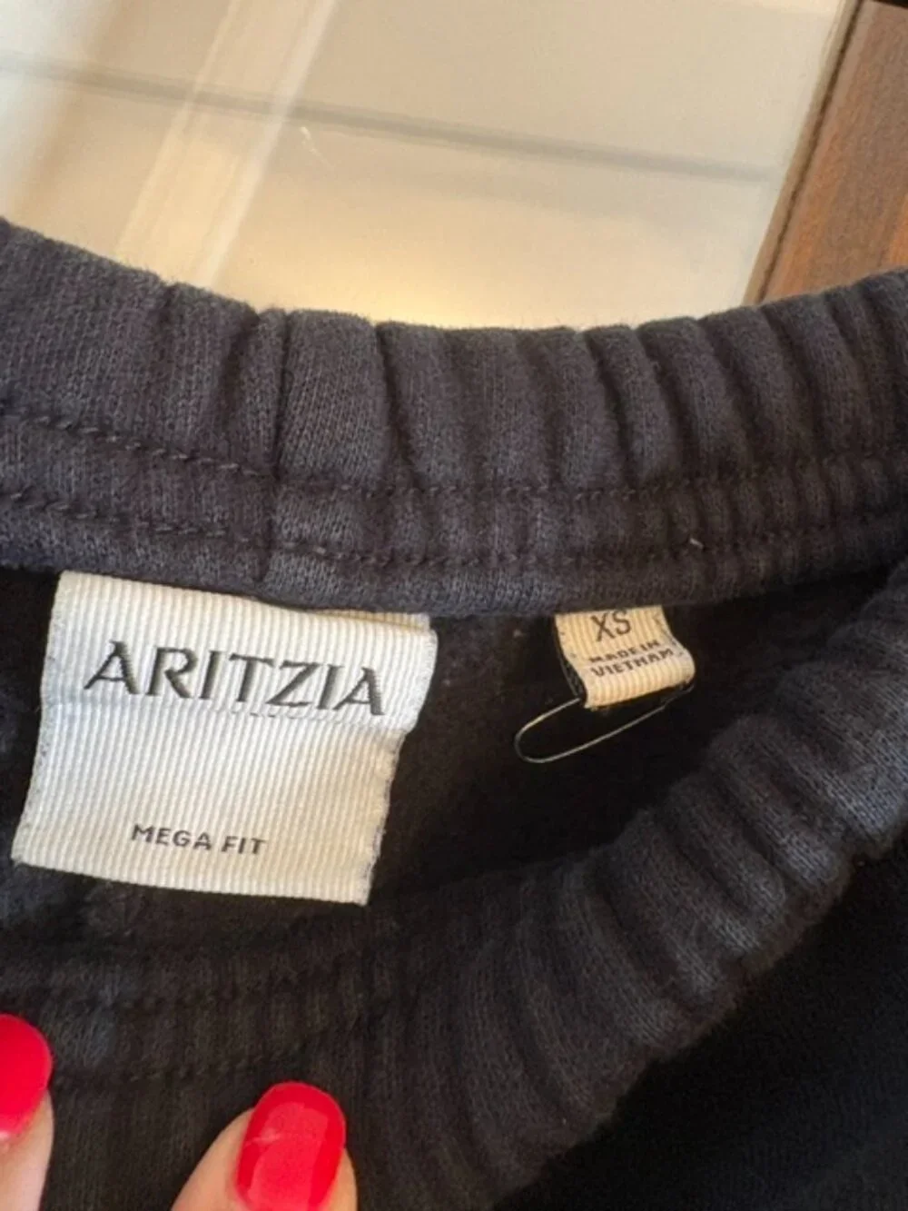 Aritzia Mega Fit Wide Leg Cropped Black Sweatpants, Size XS